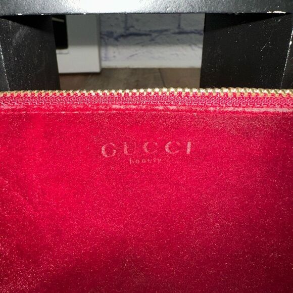 Gucci Red Velvet Beauty Pouch - Picture 4 of 10